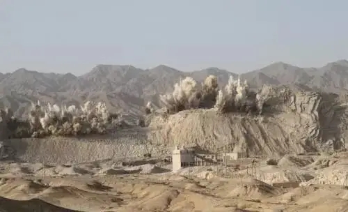 现在开采矿山都在用什么设备？